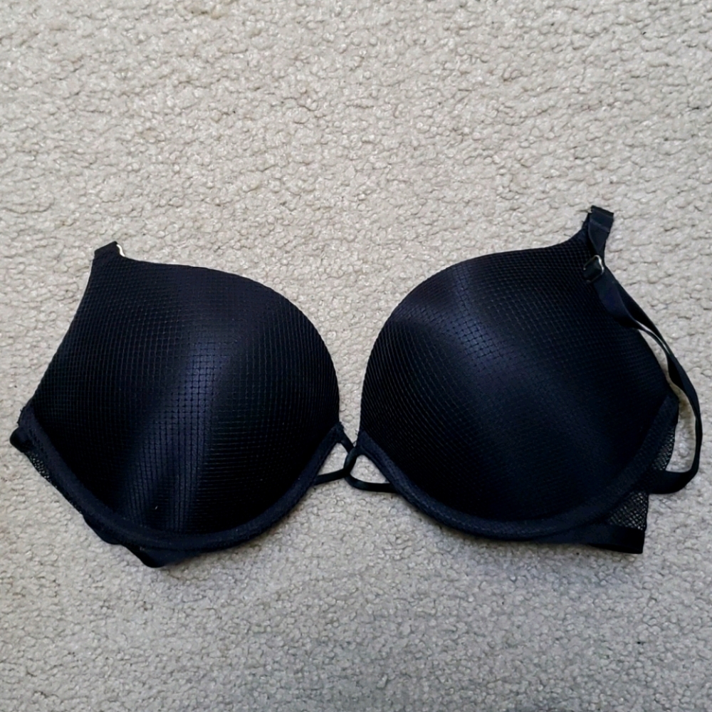 Like new, bombshell plunge 32D VS bra